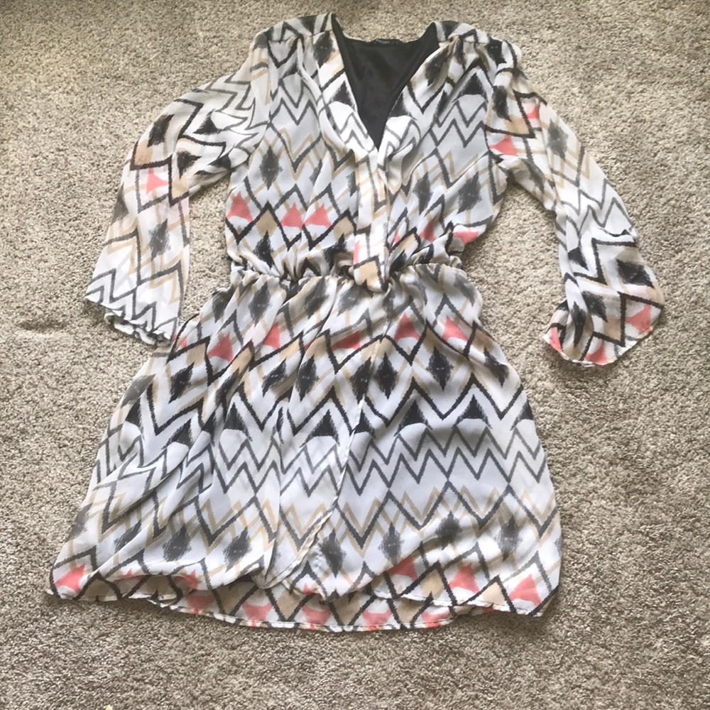 Robert Louis dress size medium
